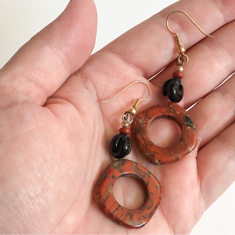 Vintage polished stone jasper? dangle earrings w/ black stone accents - Picture 10 of 10
